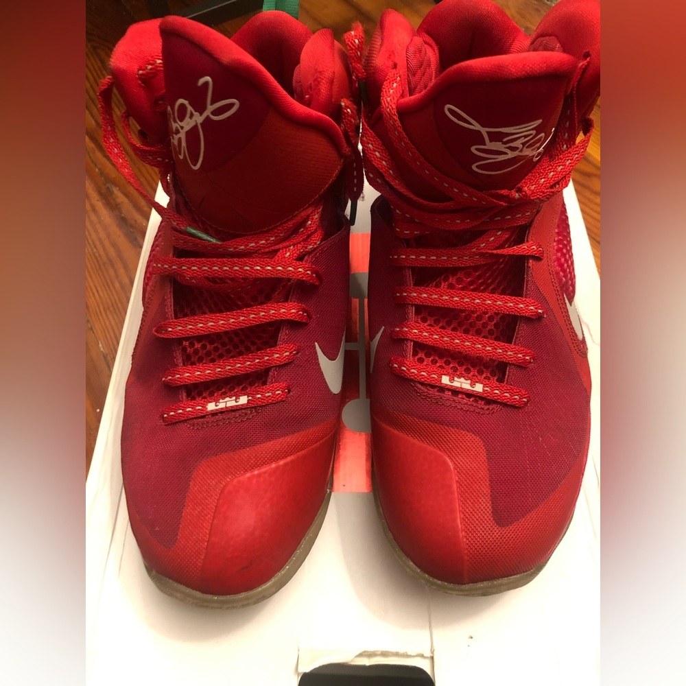 Nike Lebron James 9 Sneakers. “Christmas Day” Men’s Size 11.5